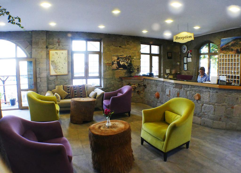Assos Hotel Екстериор снимка