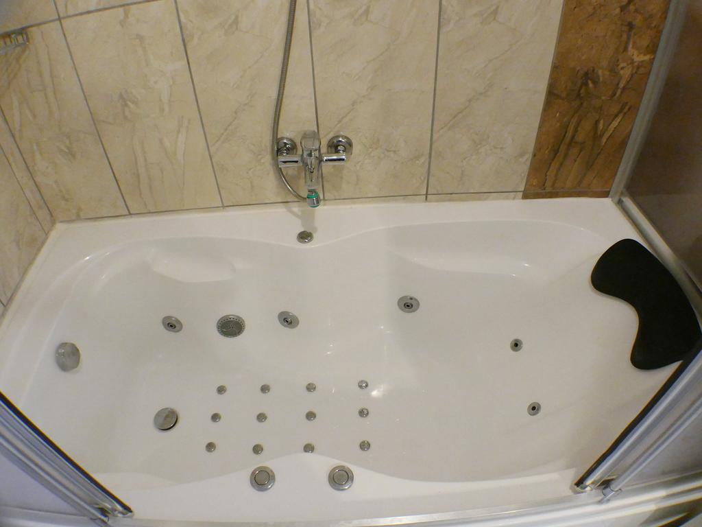 Assos Hotel Екстериор снимка