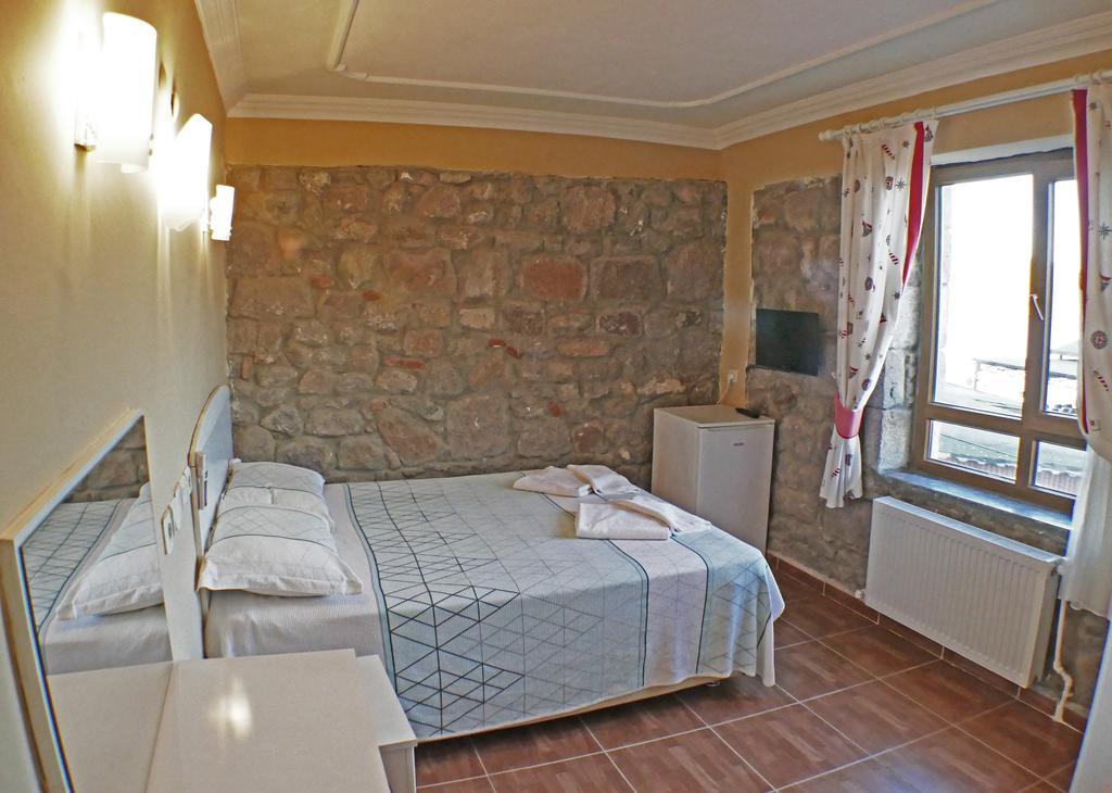 Assos Hotel Екстериор снимка