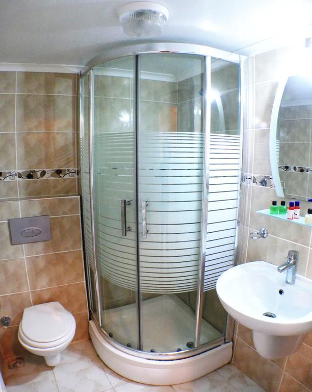 Assos Hotel Екстериор снимка