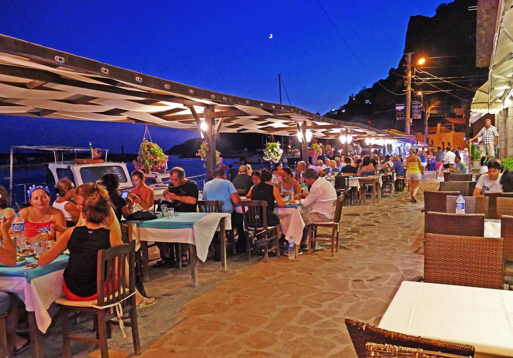 Assos Hotel Екстериор снимка
