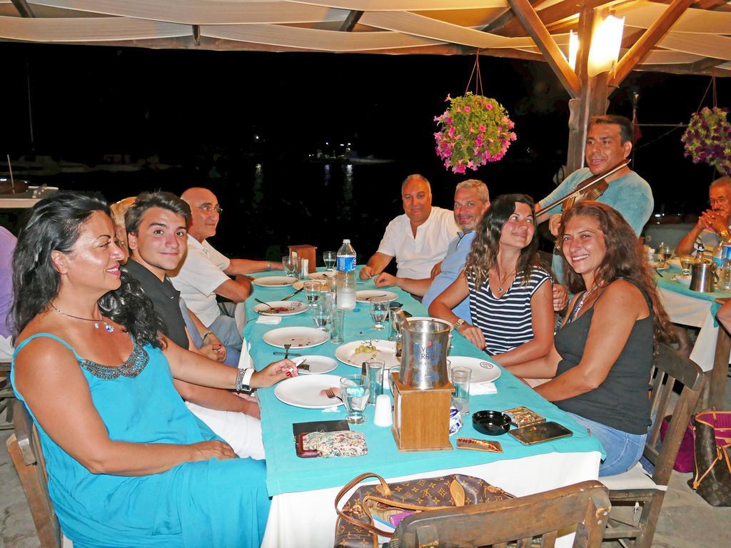 Assos Hotel Екстериор снимка