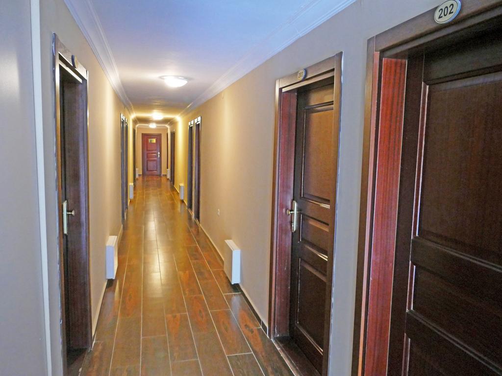Assos Hotel Екстериор снимка