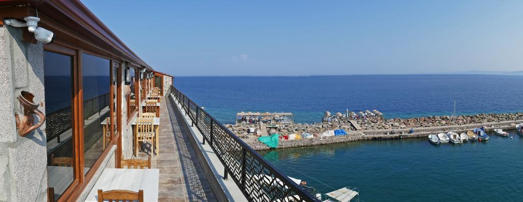 Assos Hotel Екстериор снимка