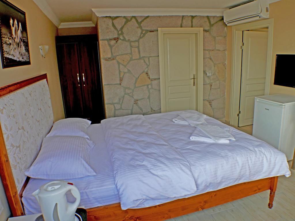 Assos Hotel Екстериор снимка